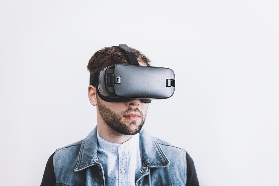 From Screen to Metaverse: The Next Generation of FPS Shooters