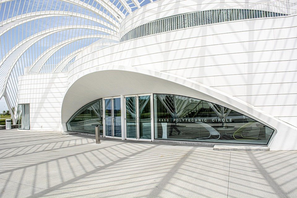 Navigating the Virtual Landscape: How Blockchain is Transforming the Metaverse Experience